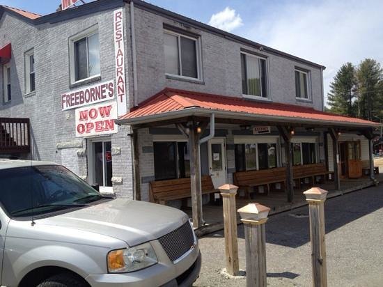 Freeborne`s Eatery and Lodge